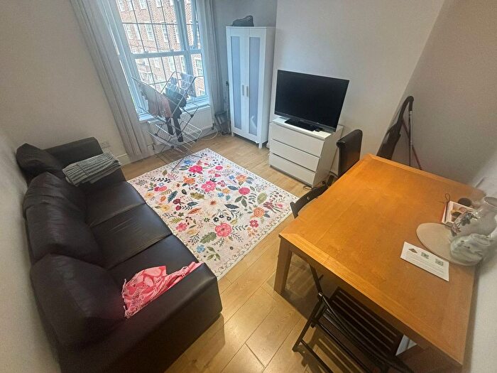 3 Bedroom Flat To Rent In Falmouth Road, London, SE1