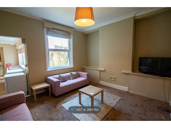 7 Bedroom Terraced House To Rent In Brackenbury Road, Preston, PR1