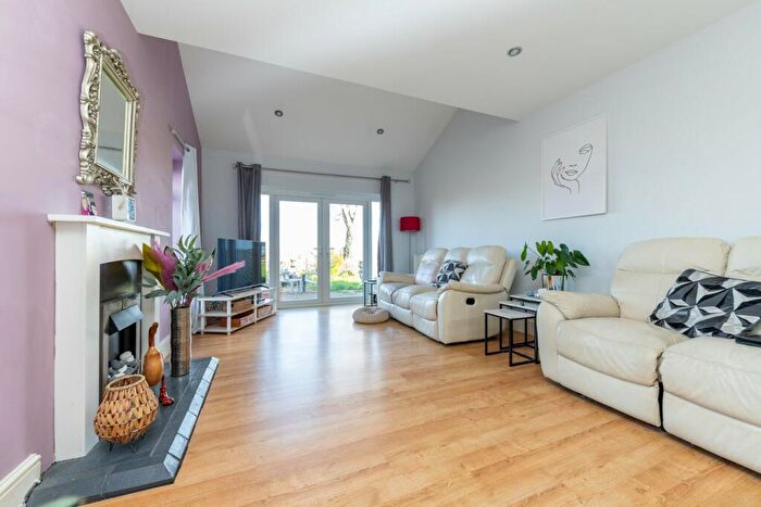 3 Bedroom Semi-Detached House For Sale In Sandy Road, Willington, Bedford, MK44