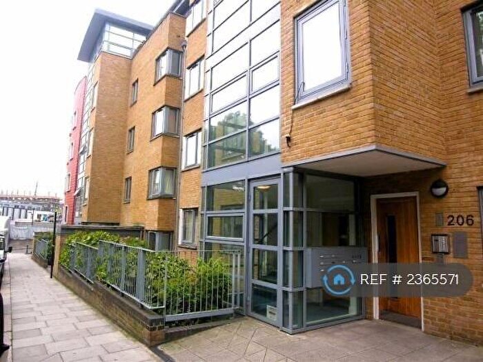 3 Bedroom Flat To Rent In Regents Park Road, London, NW1