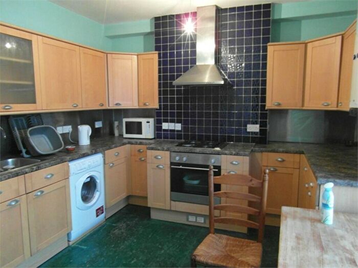 2 Bedroom Flat To Rent In Lower Addiscombe Road, Croydon, Surrey, CR0