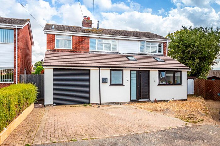 4 Bedroom Detached House For Sale In Martin Close, Rushden, NN10