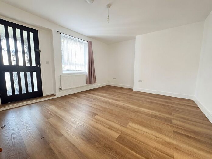 3 Bedroom Maisonette To Rent In Whitear Walk, Newham, E15