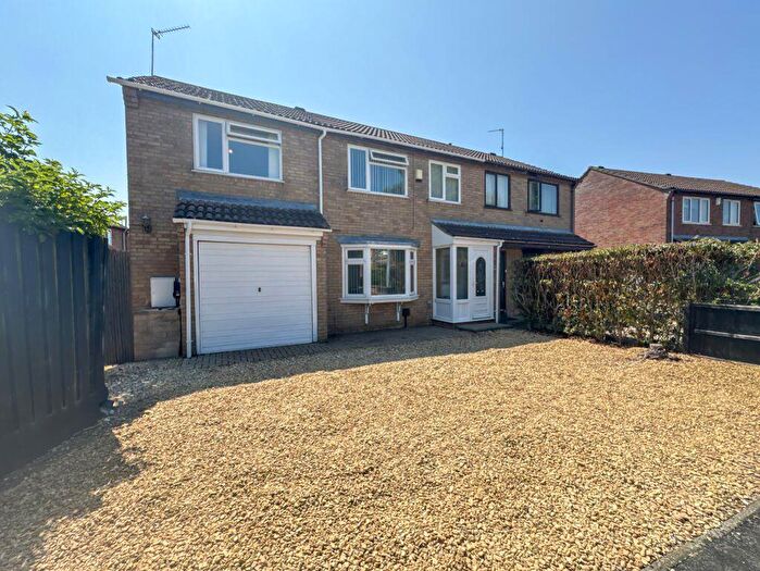 4 Bedroom Semi-Detached House To Rent In Fox Close, Boston, PE21