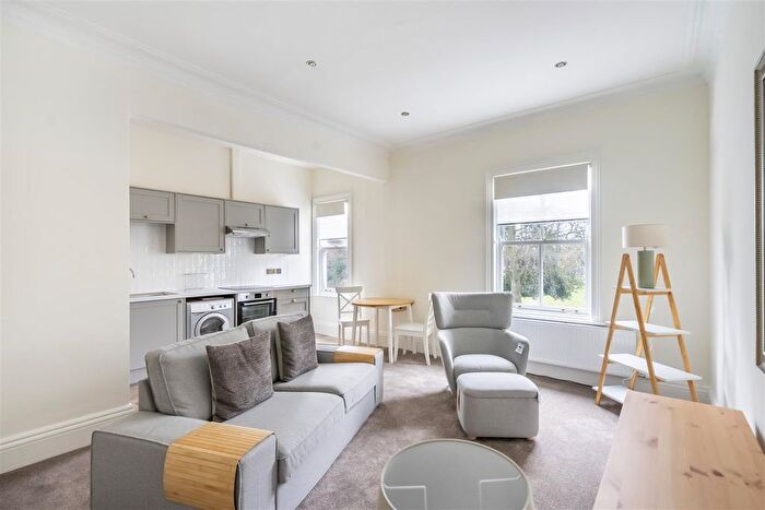 2 Bedroom Flat To Rent In Markham Crescent, York, YO31