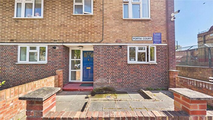 3 Bedroom Maisonette For Sale In Opal Street, London, SE11