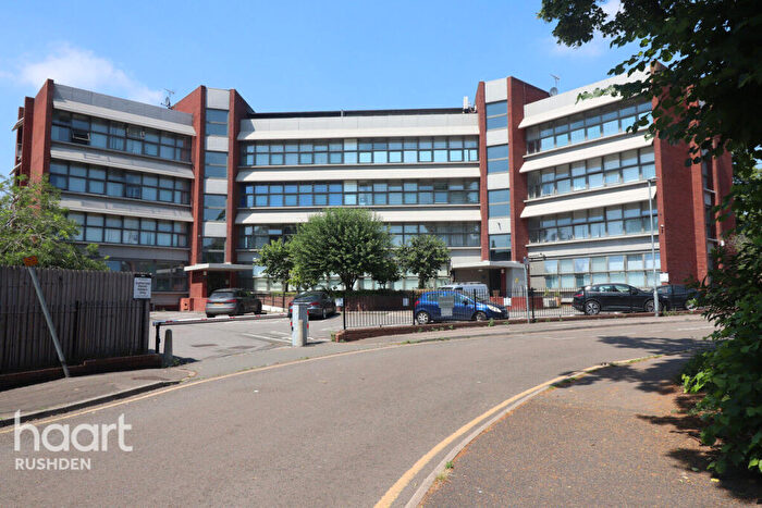 2 Bedroom Apartment For Sale In Tithe Barn Road, Wellingborough, NN8