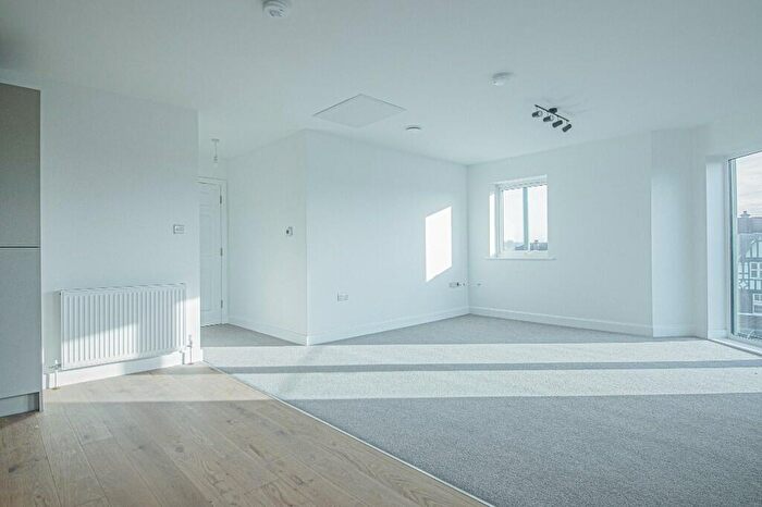 2 Bedroom Apartment To Rent In - Leigh Road, Eastleigh, SO50