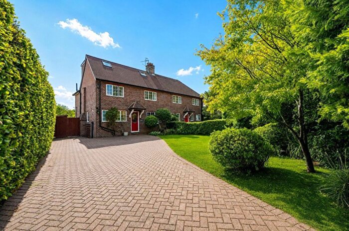 4 Bedroom Semi-Detached House For Sale In Bradstone Brook Cottages, Chilworth, Guildford, GU4