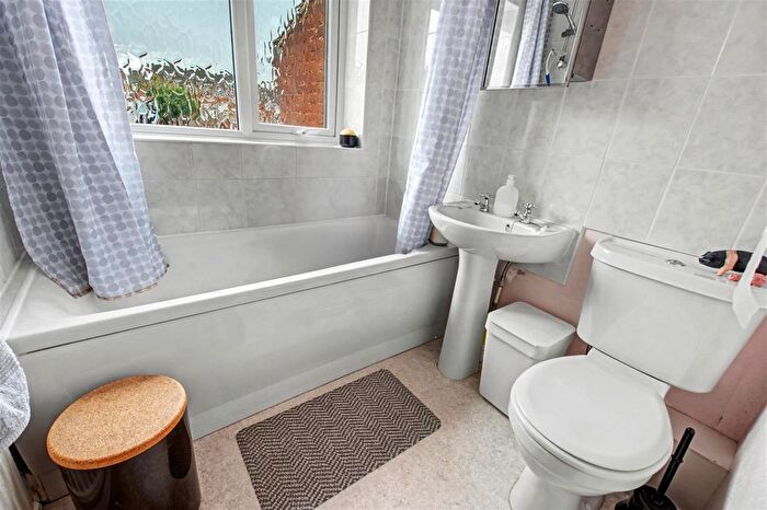 2 Bedroom Terraced House For Sale In Killisick Road, Arnold, Nottingham, NG5
