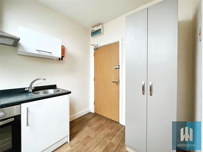 1 Bedroom Penthouse To Rent In Highfields Road, Highfields, Huddersfield, HD1