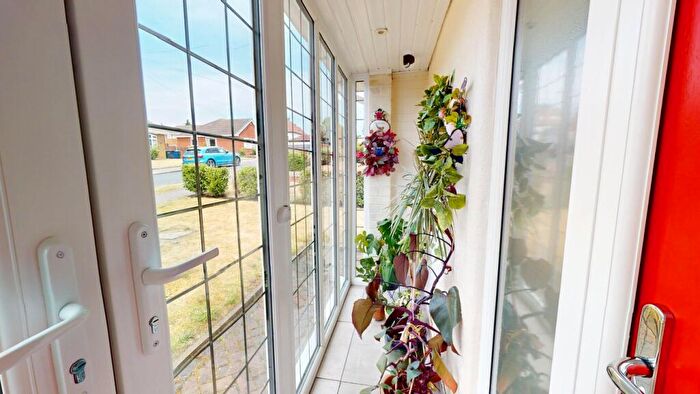 2 Bedroom Detached Bungalow For Sale In Top Hall Road, Bessacarr, Doncaster, DN4
