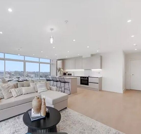 2 Bedroom Semi Detached House To Rent In Great North Road, London, N2