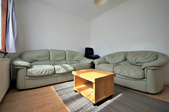 5 Bedroom Semi-Detached House To Rent In Charter Avenue, Canley, Coventry, CV4