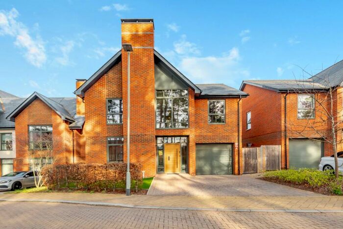 4 Bedroom Detached House For Sale In Firefly Road, Longcross, Chertsey, Surrey, KT16