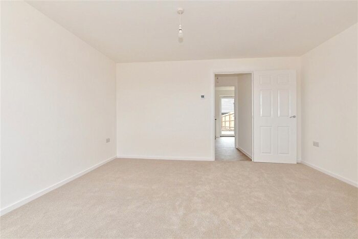 4 Bedroom Semi-detached House For Sale In Salamanda Way, Minster On Sea, Sheerness, Kent, ME12