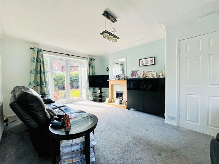 3 Bedroom Detached House For Sale In De Quincey Road, West Timperley, Altrincham, WA14
