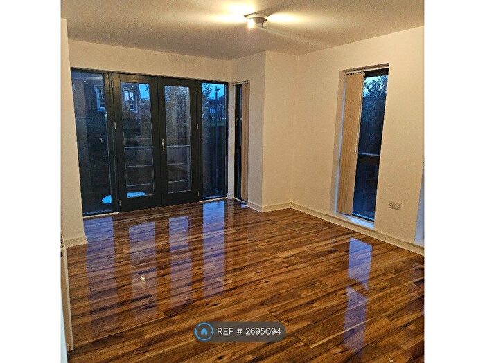 2 Bedroom Flat To Rent In Park Lane, Greenhithe, DA9