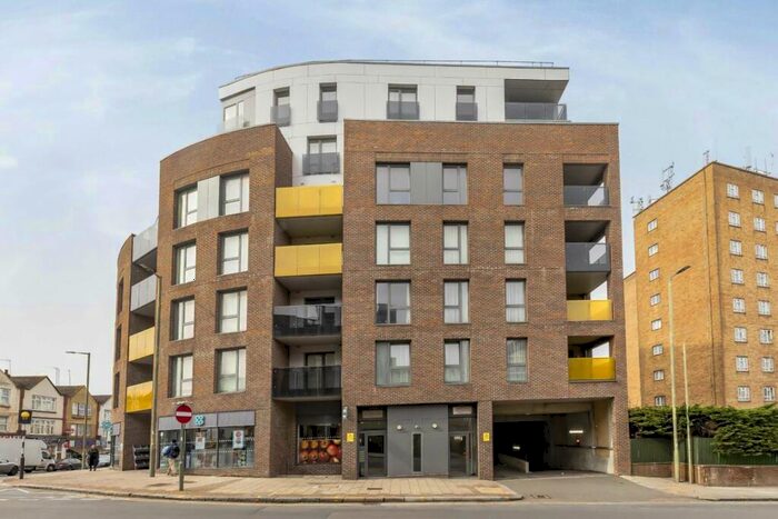 2 Bedroom Flat To Rent In Finchley Road, Childs Hill, NW11