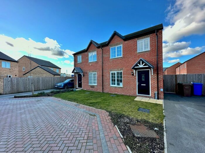 3 Bedroom Semi-Detached House To Rent In Beales Close, Market Weighton, York, Uk, YO43