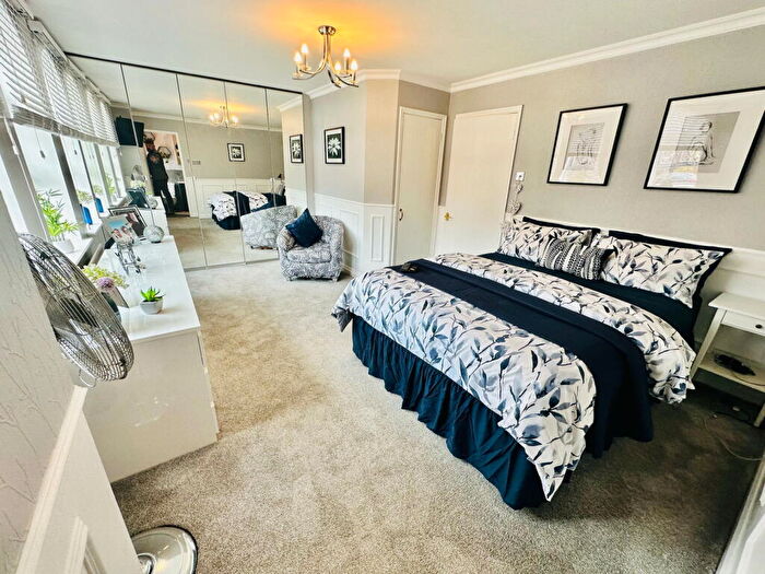 4 Bedroom Detached House For Sale In Shipton Close, Milking Bank, Dudley, DY1