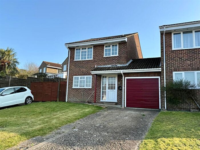 3 Bedroom Link Detached House For Sale In Benton Close, East Cowes, PO32