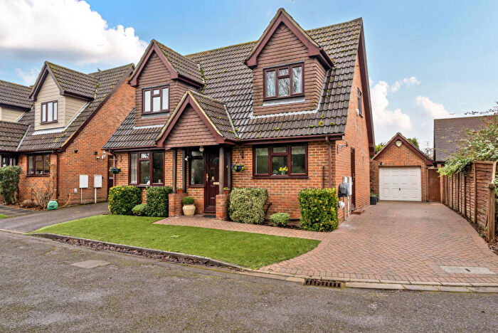 3 Bedroom Detached House For Sale In Barnett Row, Jacob's Well, GU4