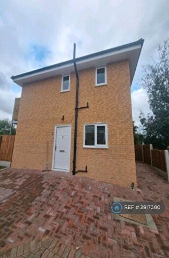 2 Bedroom Flat To Rent In Linden Court, Benfleet, SS7