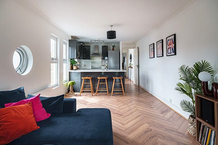 2 Bedroom Flat For Sale In Leabank Square, London, E9