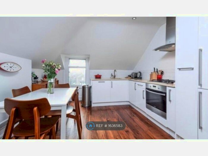 2 Bedroom Flat To Rent In Babington Road, London, SW16