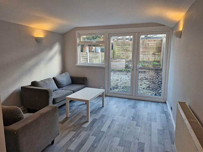 5 Bedroom Terraced House For Sale In Norwood Road, Reading, RG1