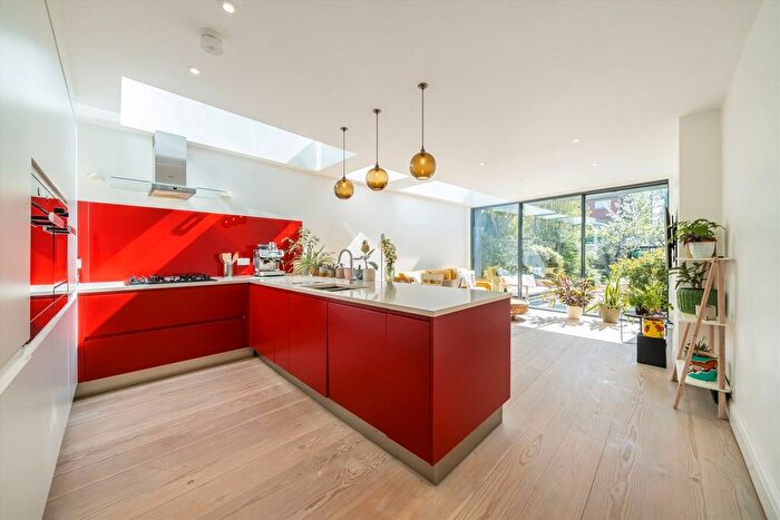 3 Bedroom Terraced House For Sale In Albion Road, Twickenham, TW2