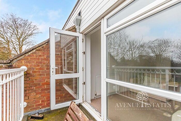 2 Bedroom Apartment For Sale In Wellington Road, Bournemouth, Dorset, BH8