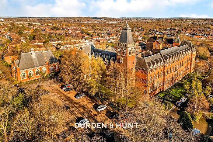 2 Bedroom Flat For Sale In Victory Road, Wanstead, E11