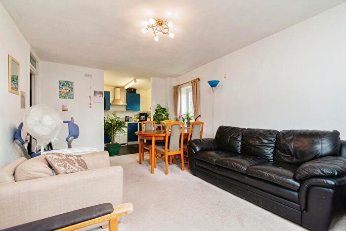 1 Bedroom Apartment For Sale In Autumn Lodge, (South Croydon), CR2