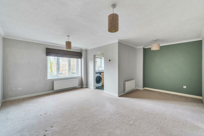 2 Bedroom Maisonette To Rent In Wey Road, Godalming, GU7