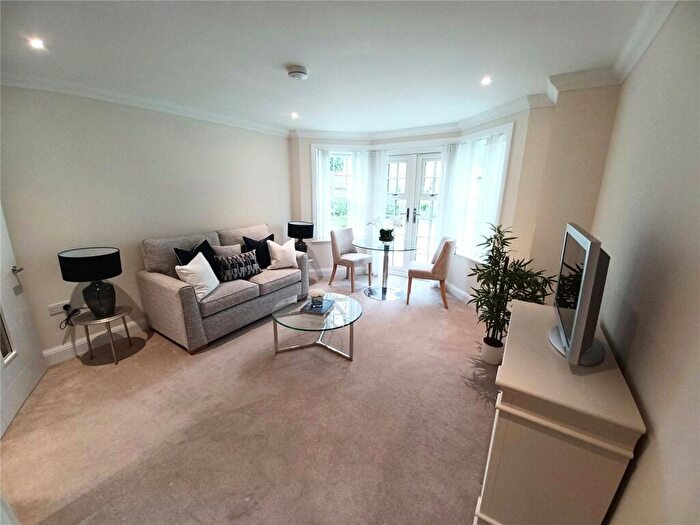 1 Bedroom Apartment To Rent In Dukes Ride, Crowthorne, Berkshire, RG45