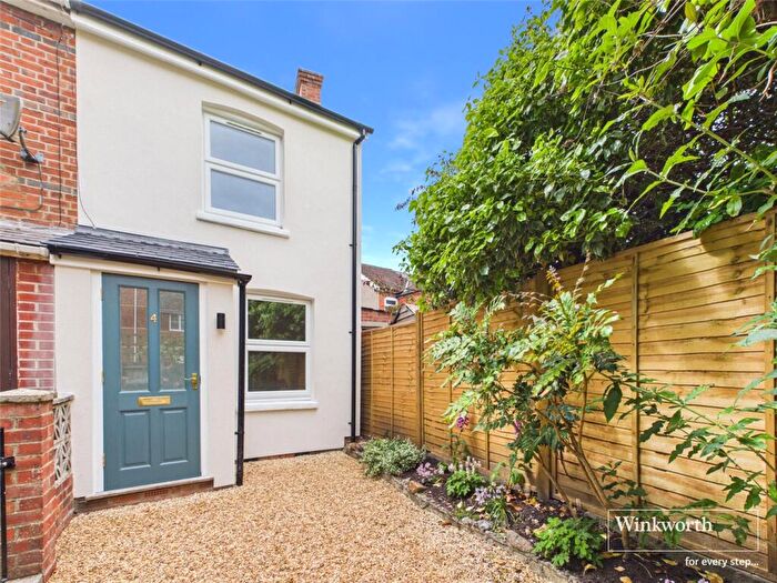 2 Bedroom End Of Terrace House For Sale In Ashton Road, Newbury, Berkshire, RG14