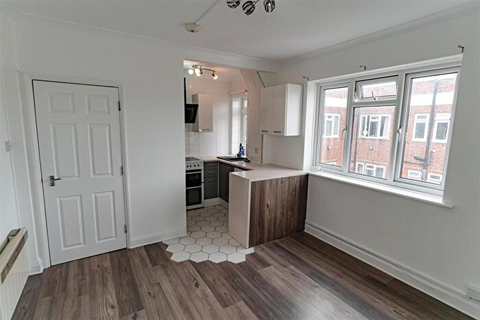 2 Bedroom Flat To Rent In Terrace Road, Bournemouth, BH2