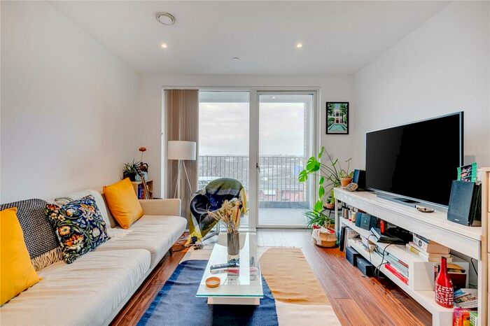 1 Bedroom Flat To Rent In Atkins Square, Dalston Lane, London, E8