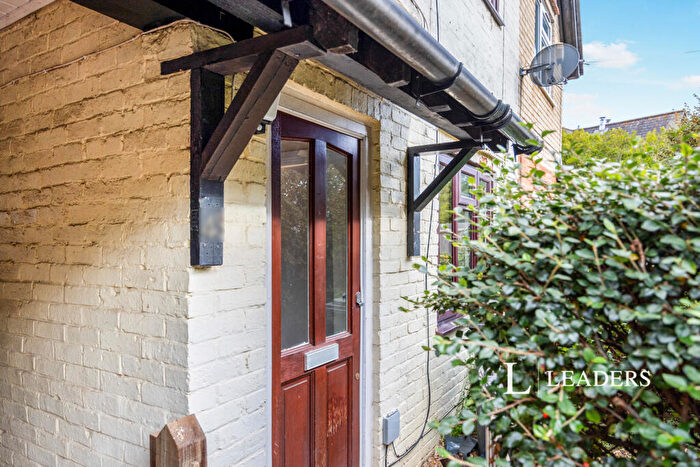 2 Bedroom House To Rent In Elizabeth Road, Godalming, GU7