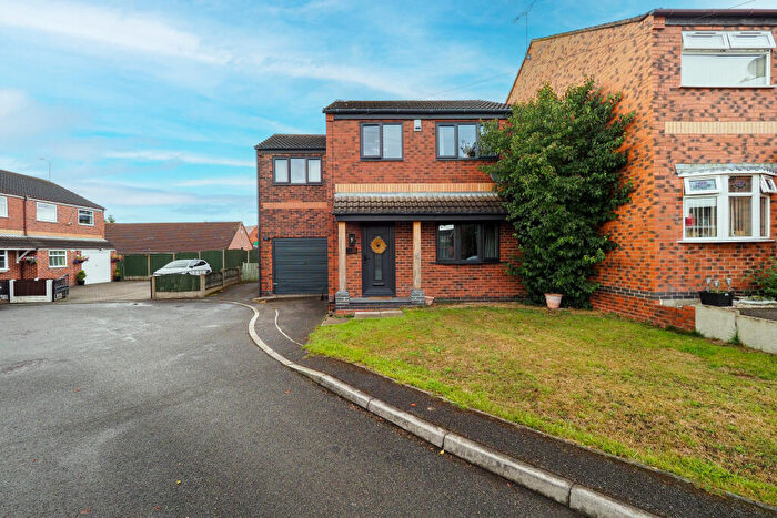 4 Bedroom Detached House For Sale In School Close, Alfreton, DE55