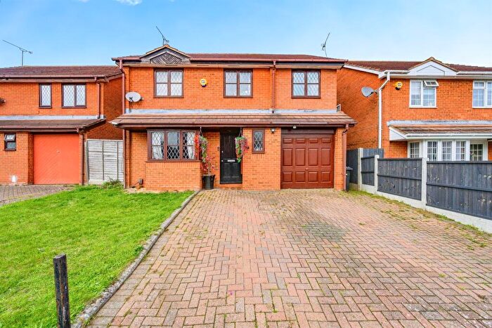 6 Bedroom Detached House For Sale In Mees Close, Luton, LU3