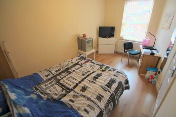 4 Bedroom Terraced House To Rent In Hessle Mount, Hyde Park, Leeds, LS6