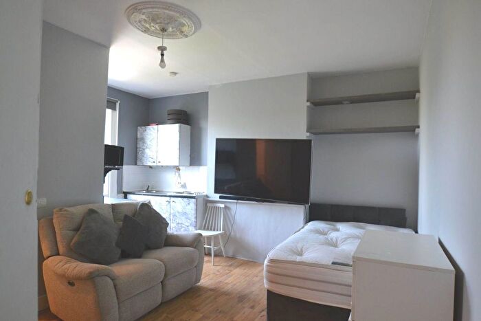 1 Bedroom Studio To Rent In Sutton Court, Chiswick, W4