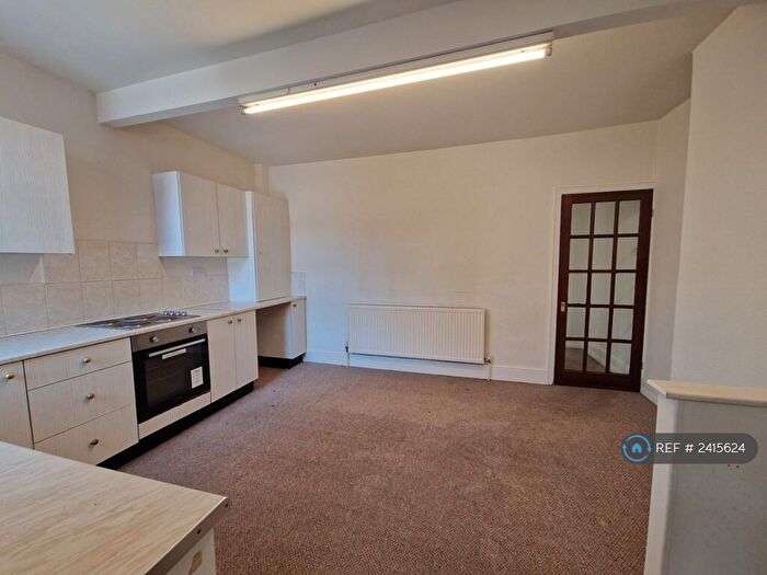 2 Bedroom Flat To Rent In Firth Park Road, Sheffield, S5
