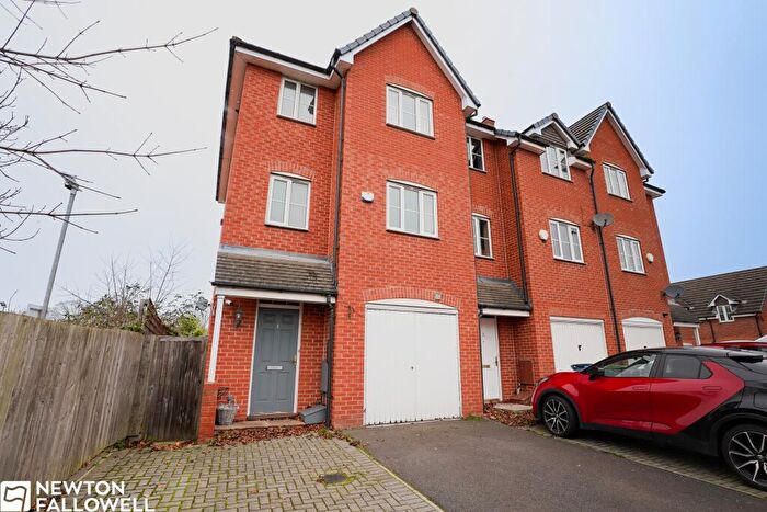4 Bedroom Town House For Sale In Waterfields, Retford, DN22