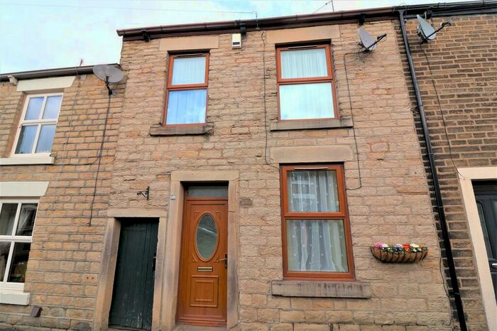 3 Bedroom Cottage To Rent In Sheffield Road, Glossop, SK13