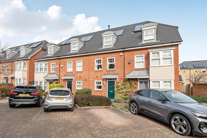 3 Bedroom Terraced House For Sale In Lorimer Row, Bromley, BR2