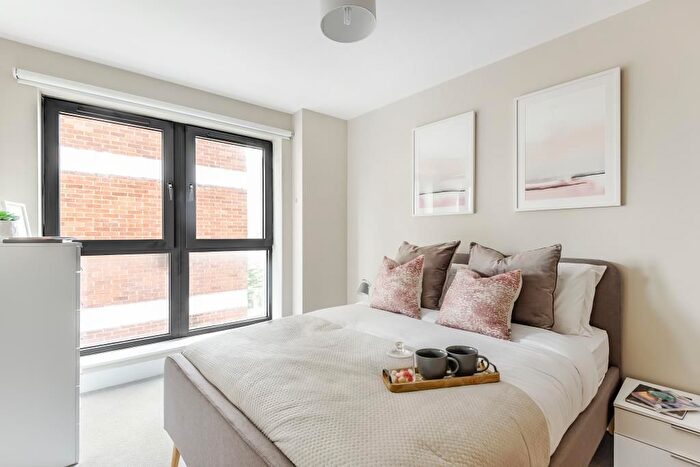 2 Bedroom Flat For Sale In Nether Street, London, N3